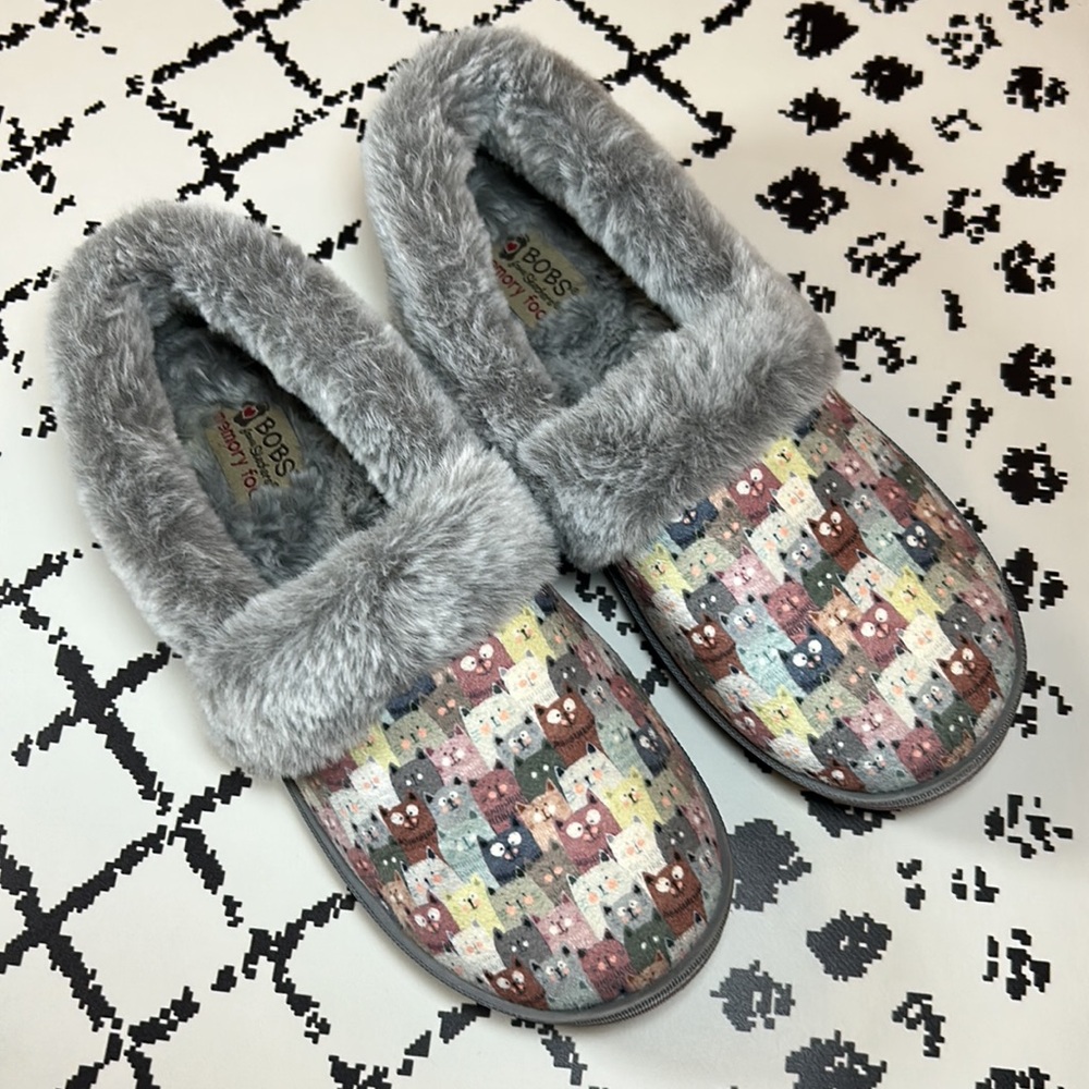 SKECHERS Women’s Too Cozy - Cuddled Up Slippers - US Size 6.5 - EUC